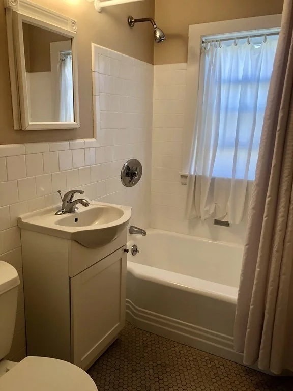 17 Hatfield Rd, West Newton