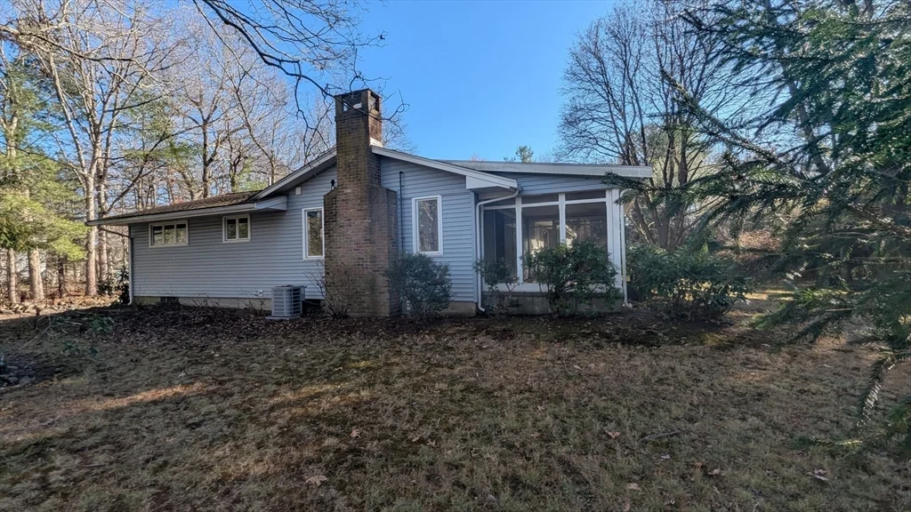 10 Sherwood Ave, Foxboro