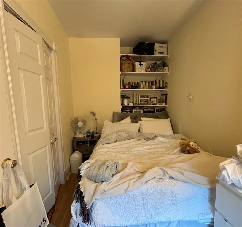 225 Newbury St, Back Bay