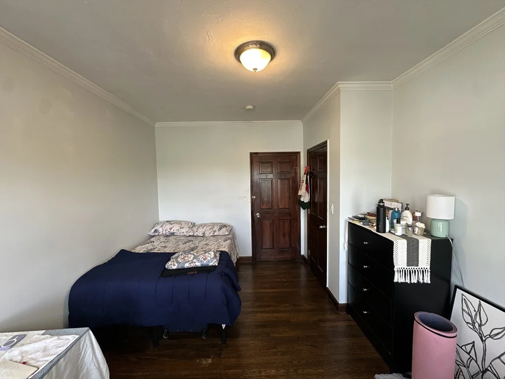 435 Walnut Ave, Roxbury