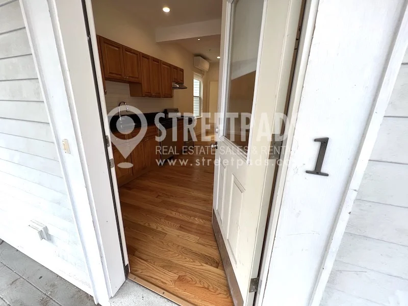 379 Harvard St, Mid-Cambridge