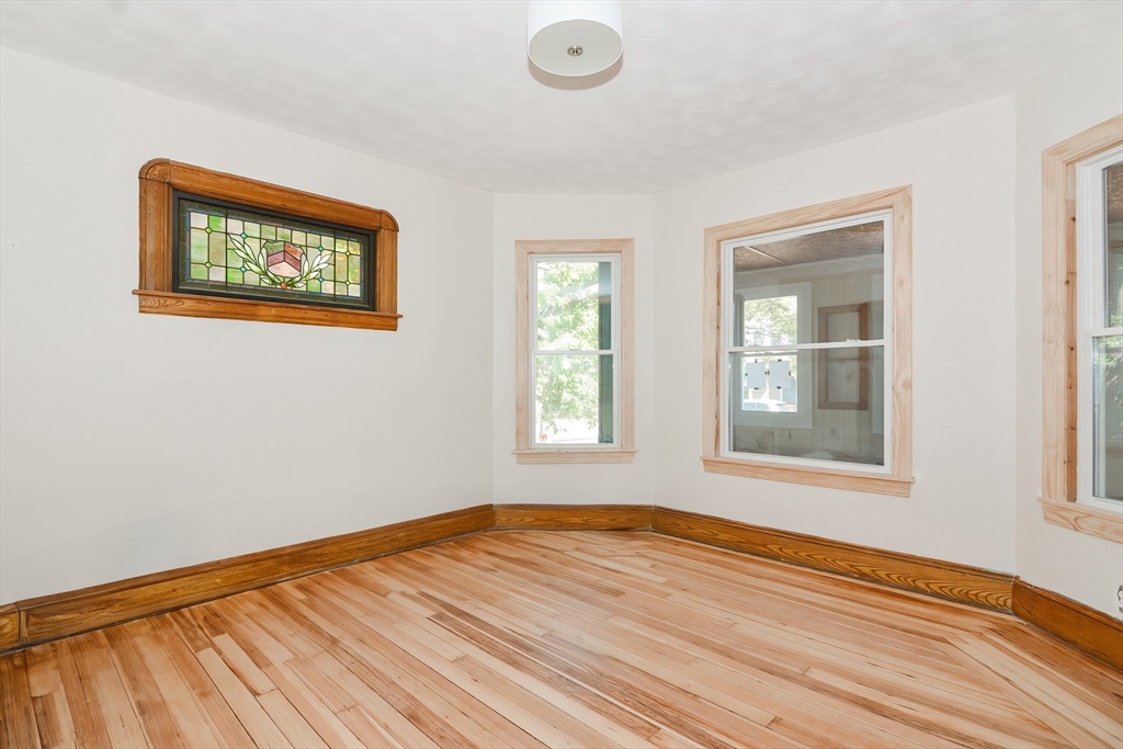 350 King St, Springfield