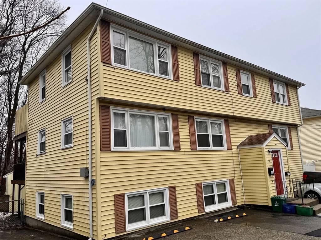 34 Gates Ln, Worcester