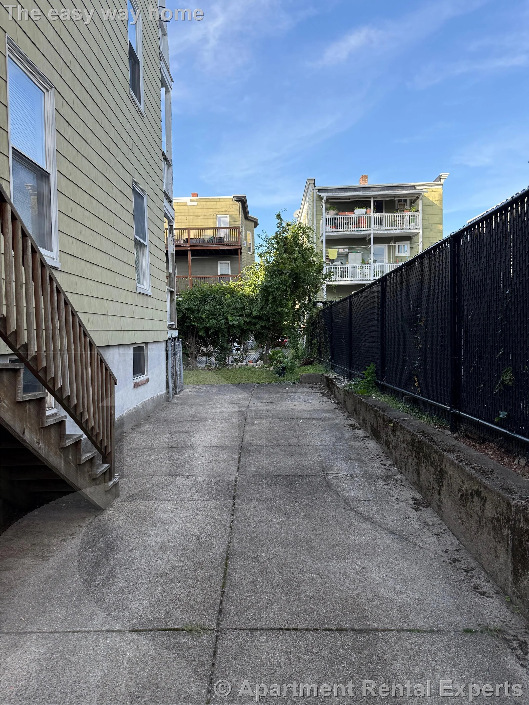 69 Raymond Ave, Tufts