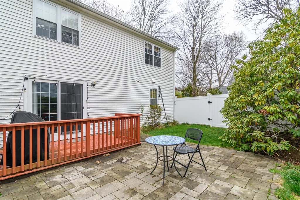 10 Homeward Ln, Natick