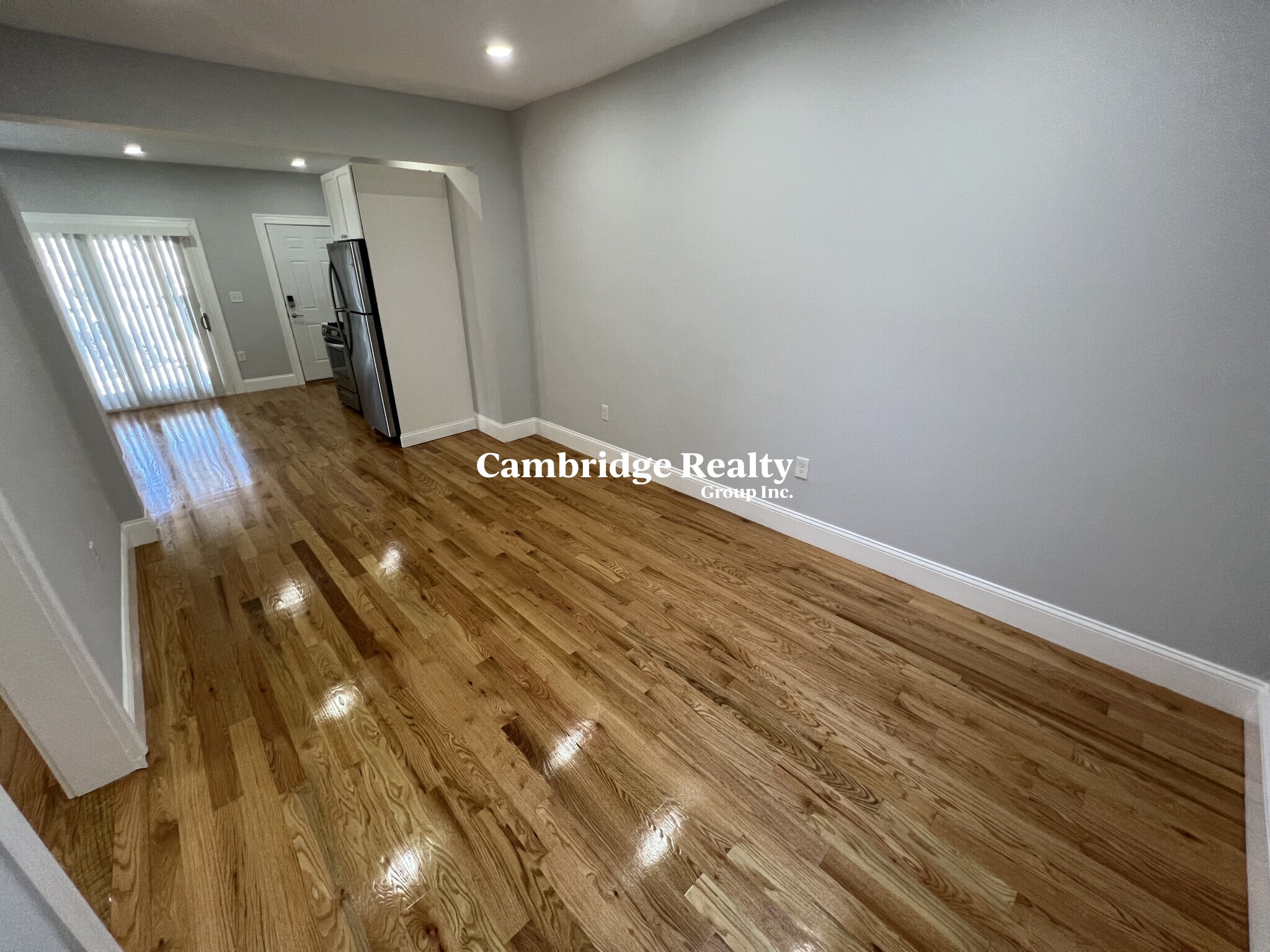 372 Oxford St, Ward Two