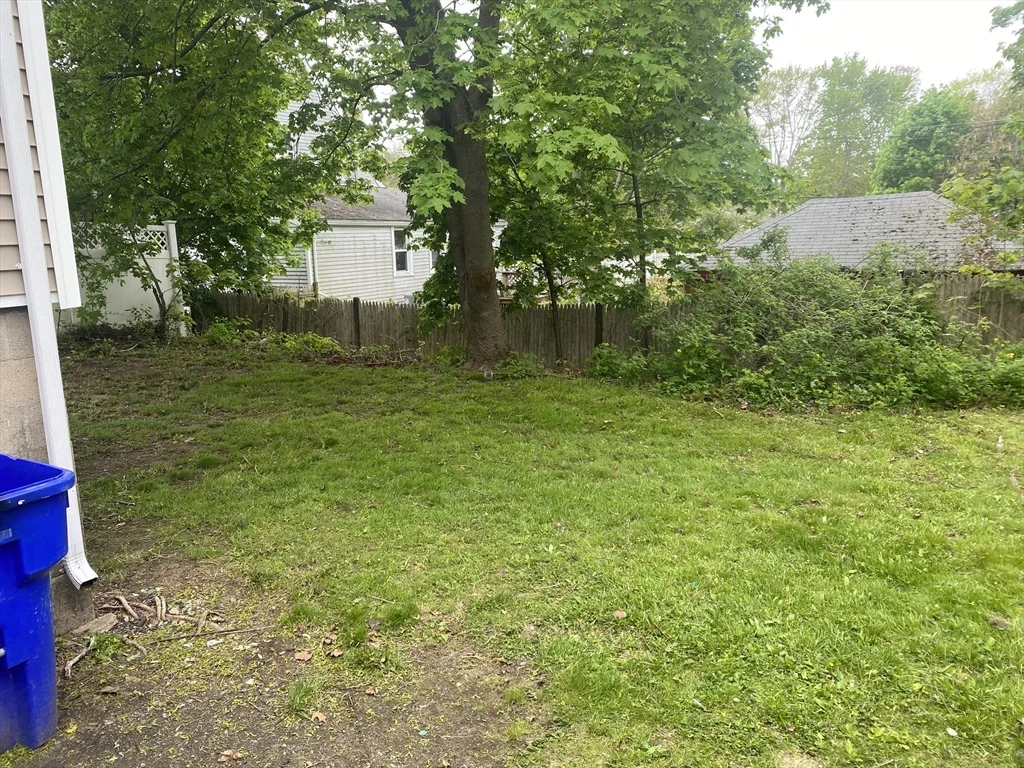 75 Deering Sq, Rockland