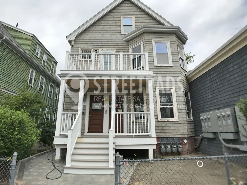 327 Highland Ave, Powder House Square