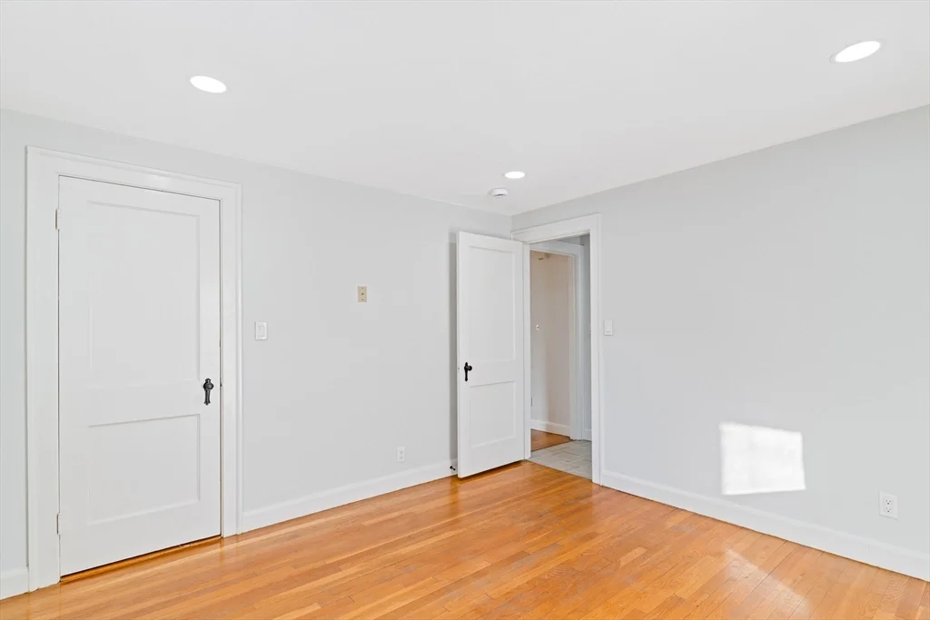 126 Washington Ave, Waltham