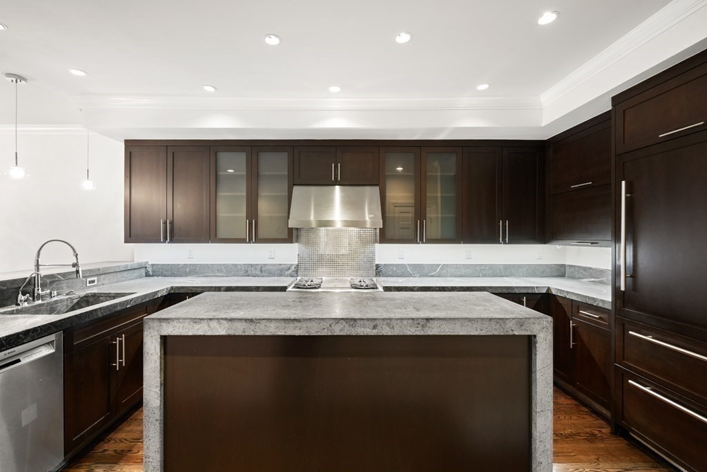 408 Beacon St, Back Bay