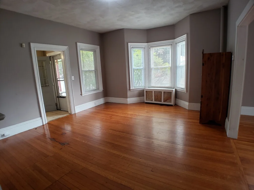 44 Sharon St, Medford