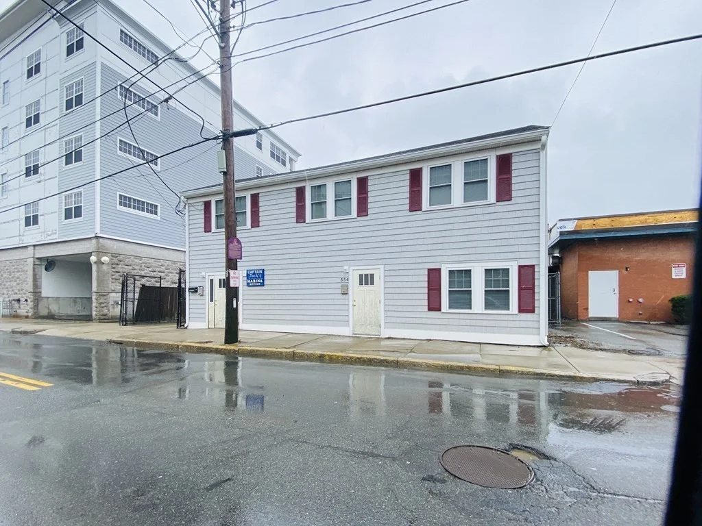 554 Pleasant St, Winthrop