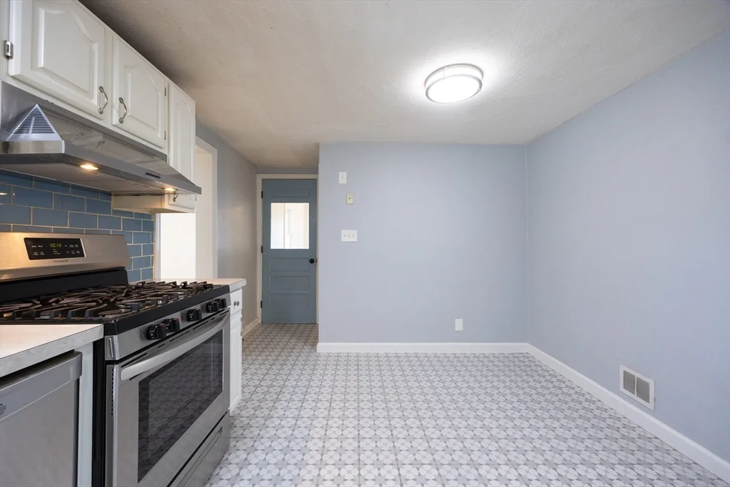 22 Suffolk Rd, Sharon