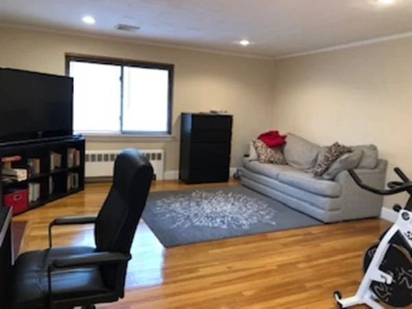 9 Reservoir Rd, Chestnut Hill