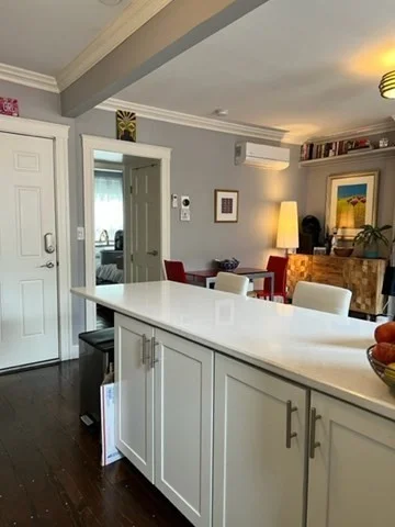 4 Centre Pl, Roxbury