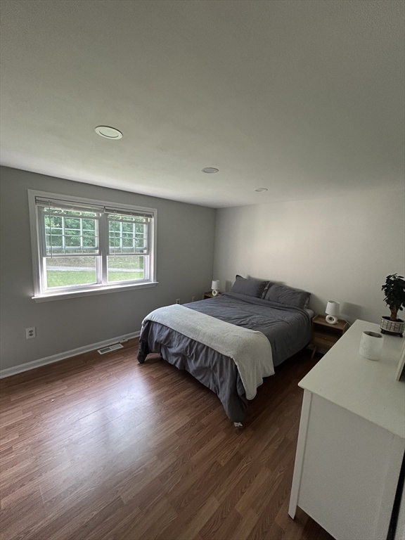 66 Kennedy Dr, Chelmsford