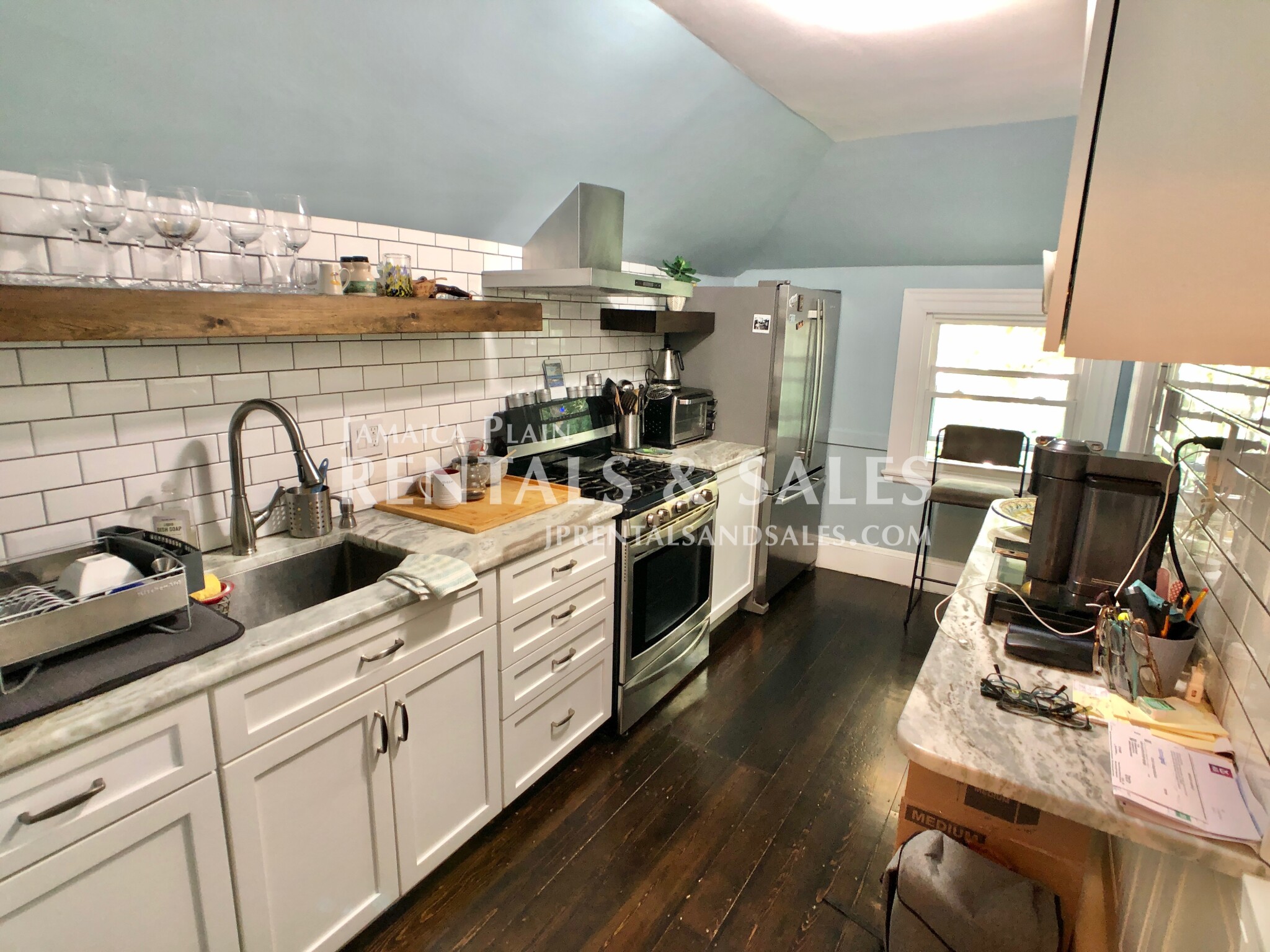 16 Oakview Ter, Jamaica Plain