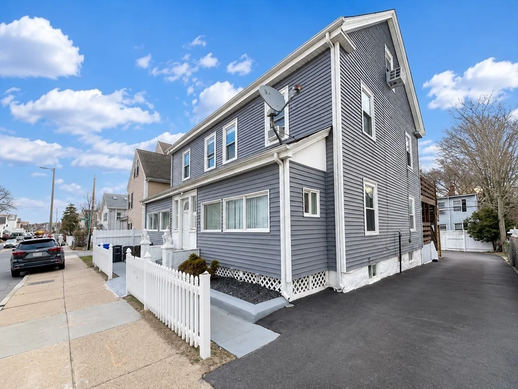 1512 Hyde Park, Hyde Park