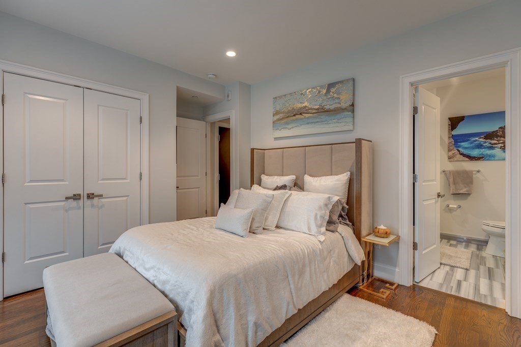 141 W 6th St, South Boston