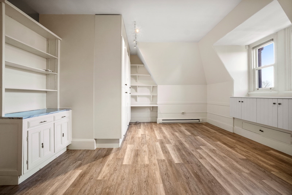 17 Gloucester St, Back Bay