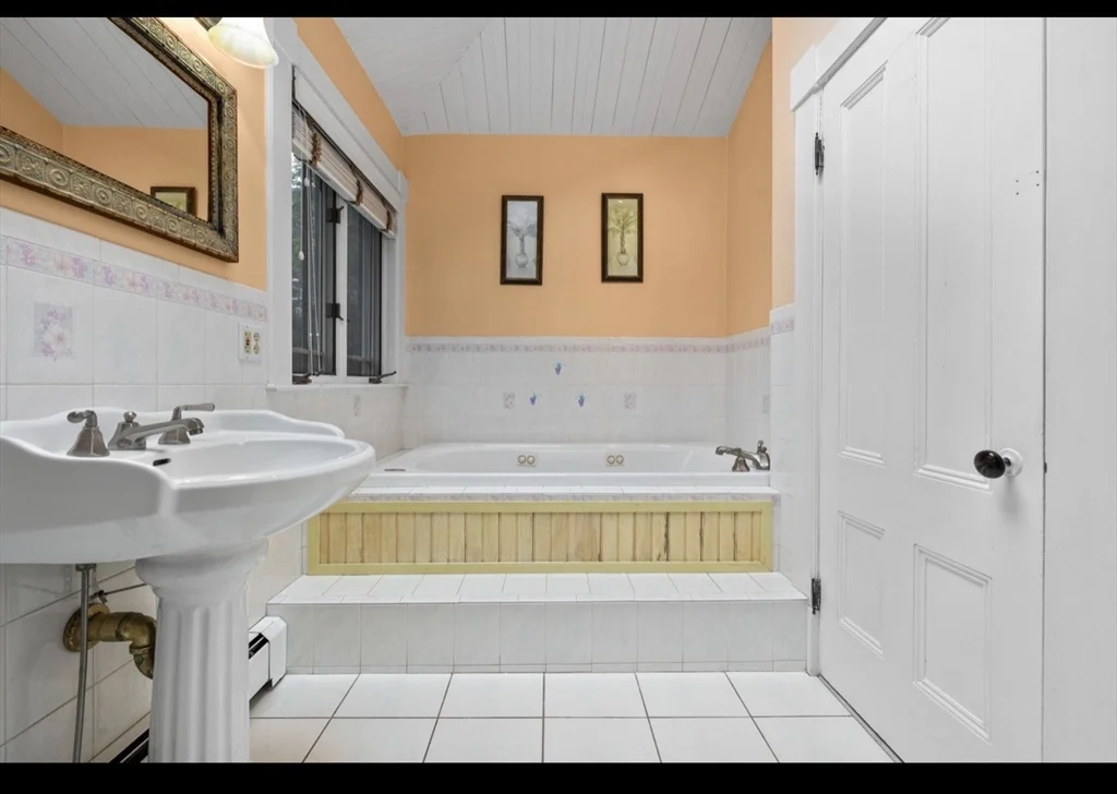 118 Elm, Marlborough