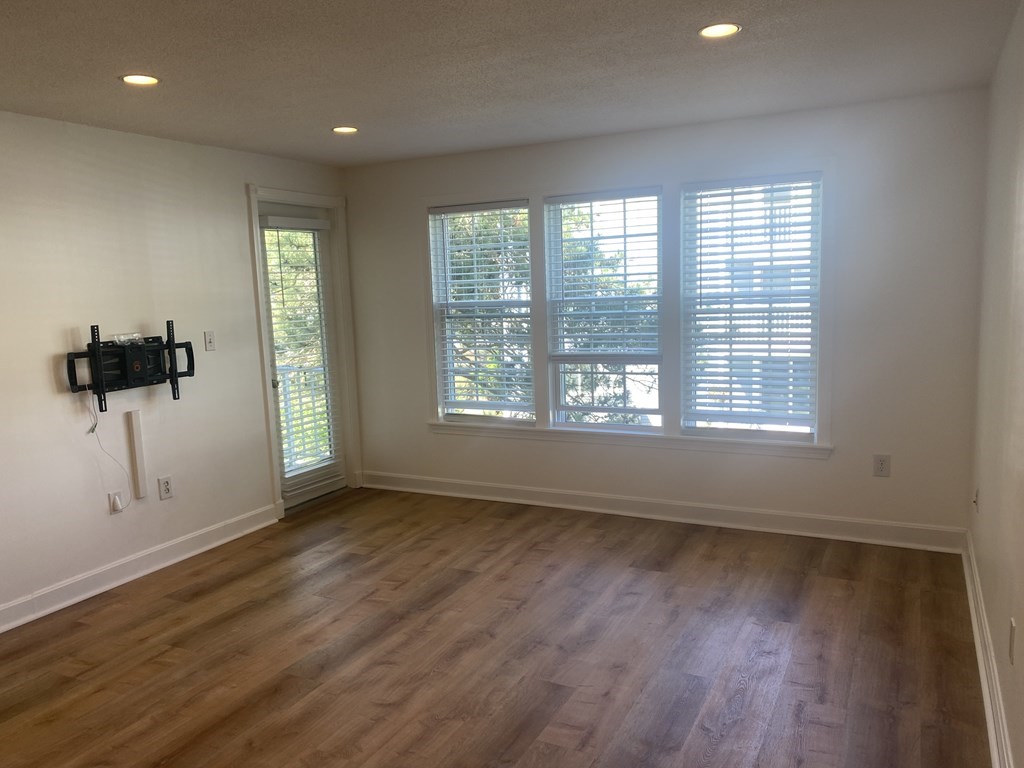 18 Walden Dr, Natick