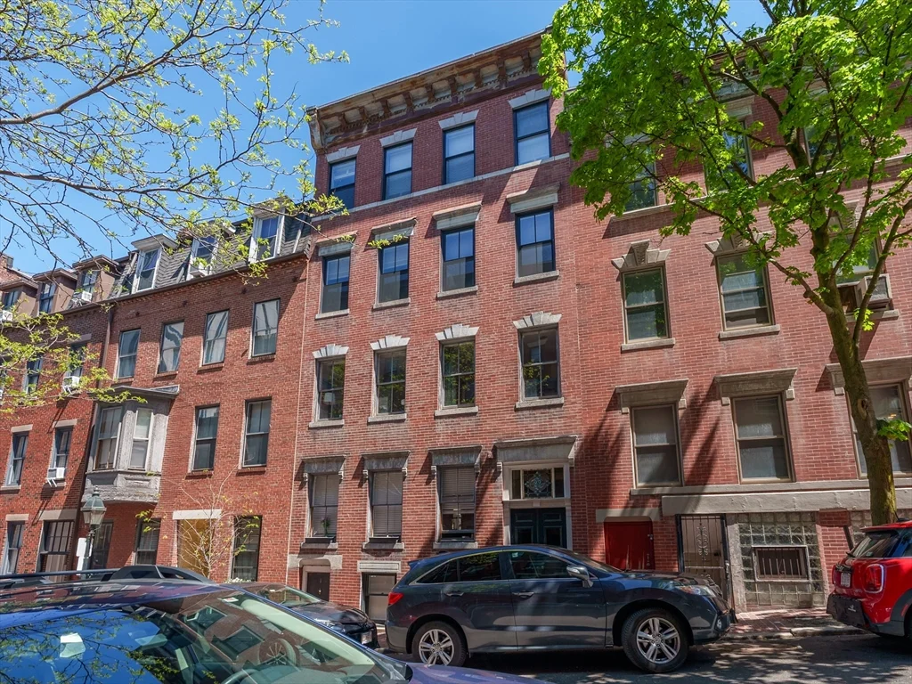 22 Irving St, Beacon Hill