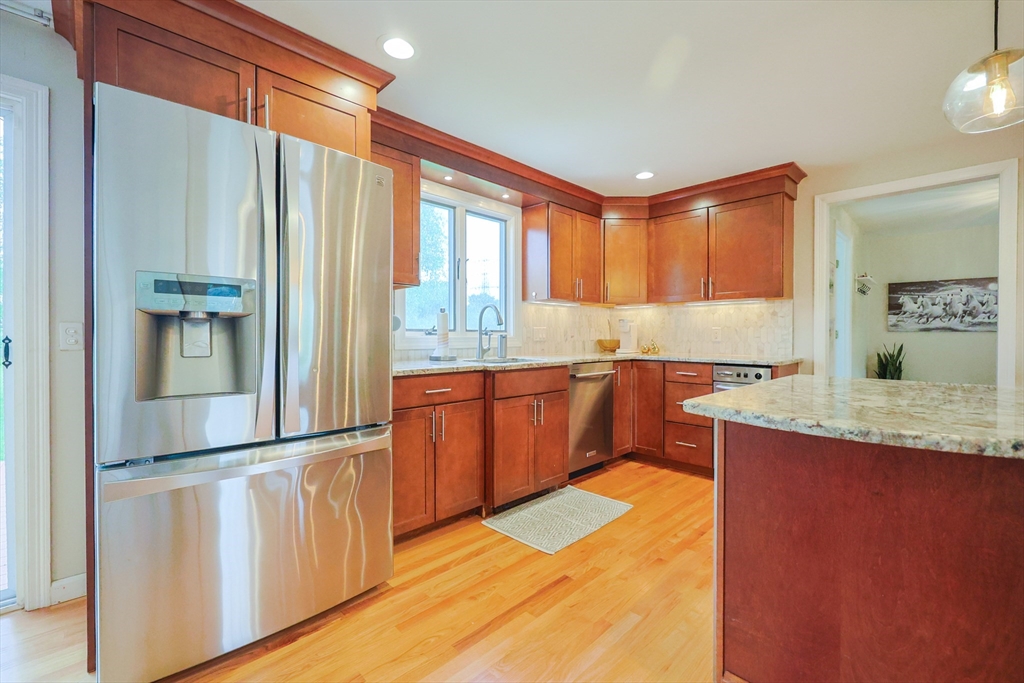 52 Galway Dr, North Attleboro