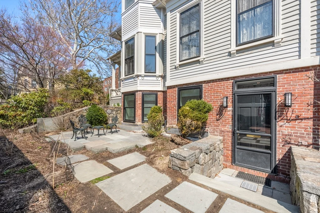 14 Craigie St, West Cambridge
