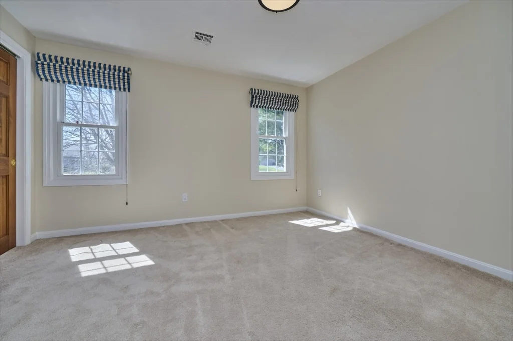 7 Gibbs Valley Path, Framingham