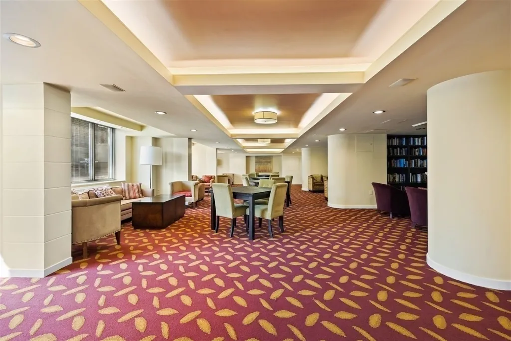 33 Pond Ave, Longwood