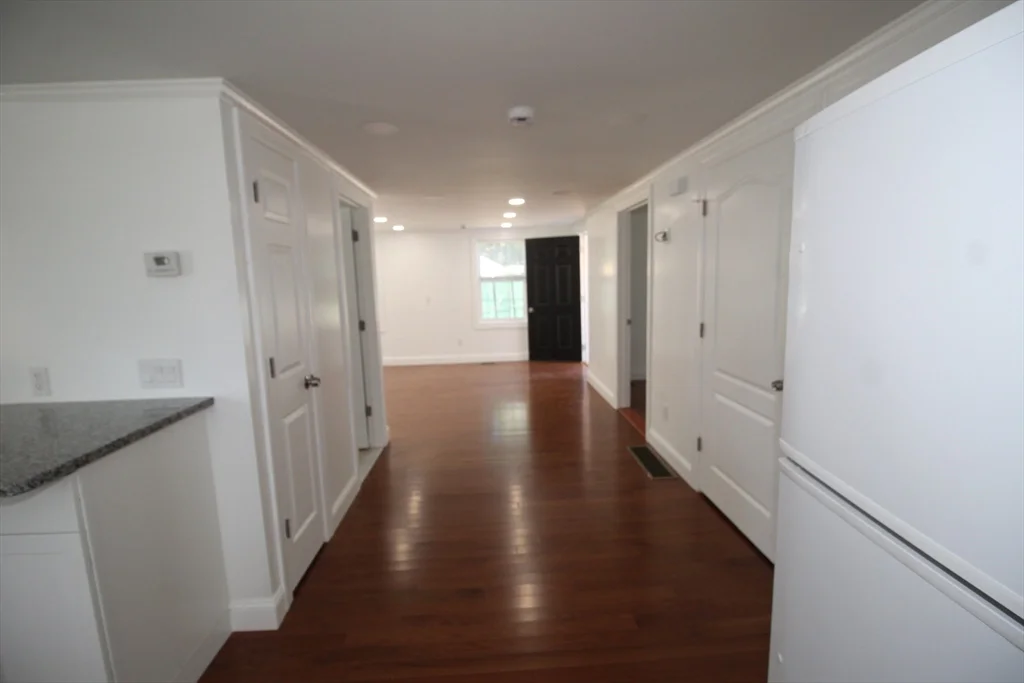 96 Walnut Ln, Attleboro