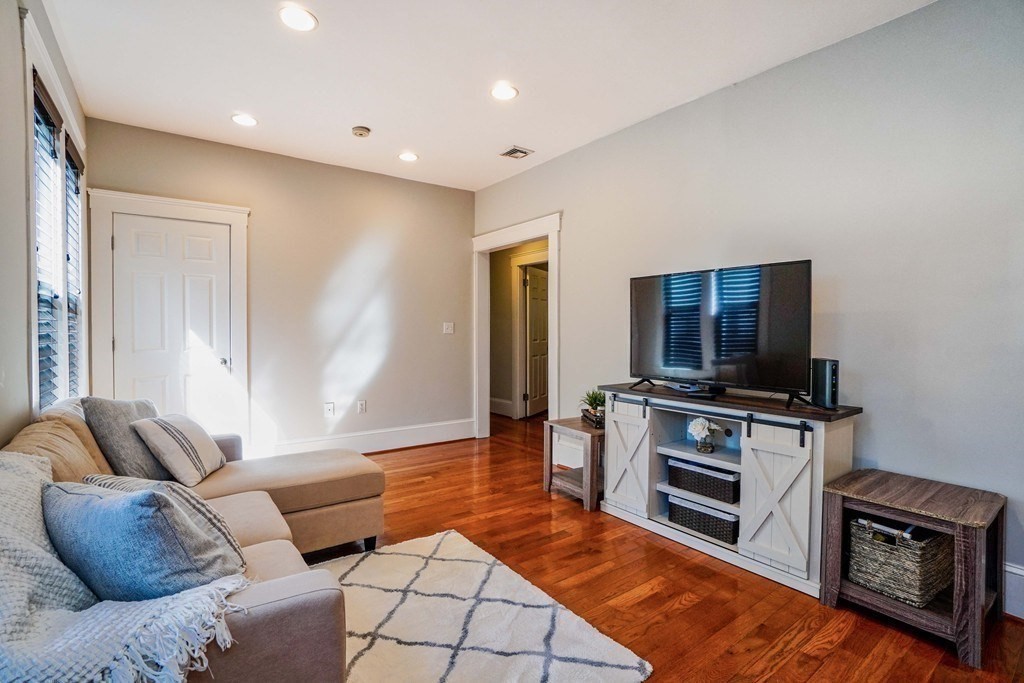 7 Treadway Rd, Dorchester