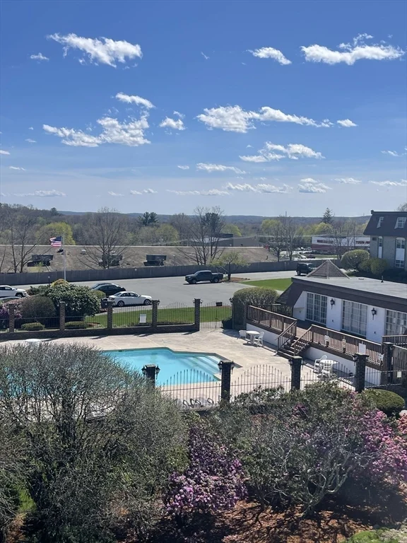 10 Williamsburg Ct, Shrewsbury