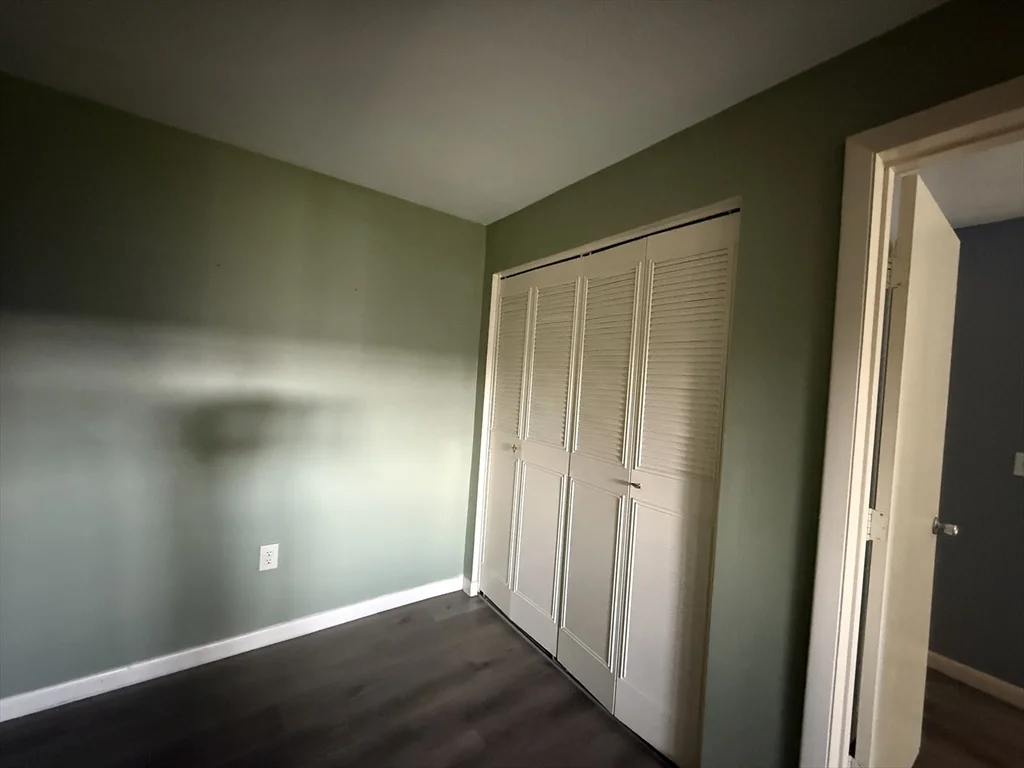 12 Williamsburg Ct, Shrewsbury