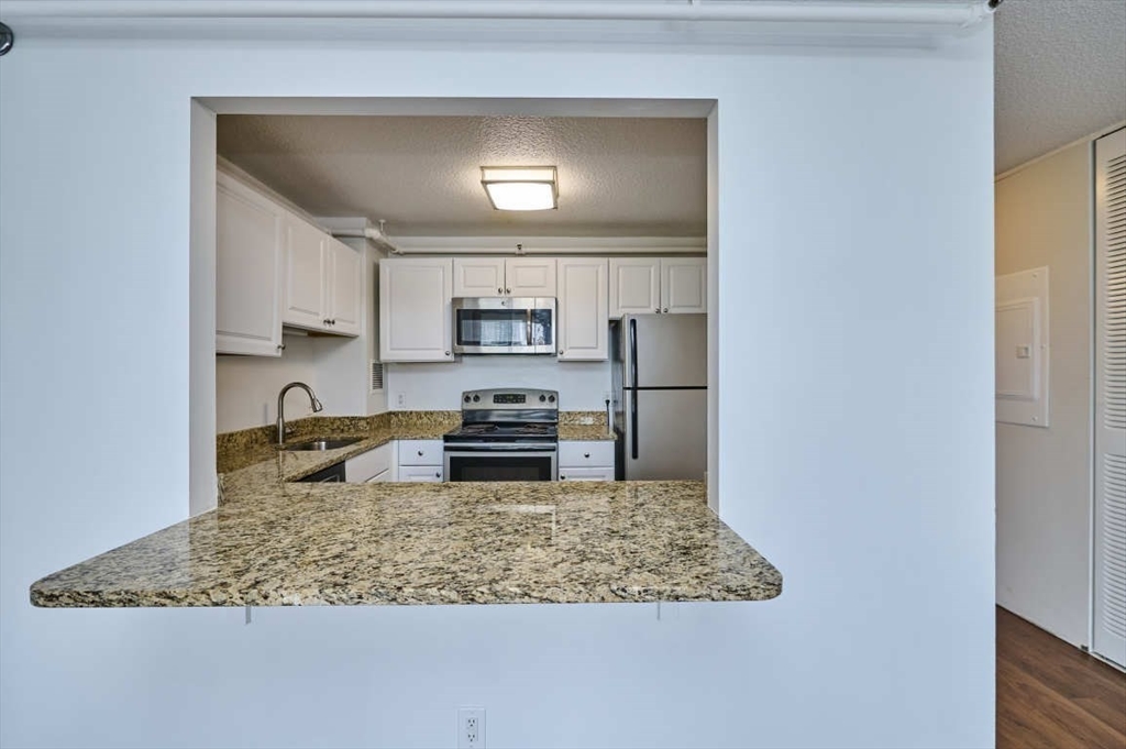 872 Massachusetts Ave, Riverside