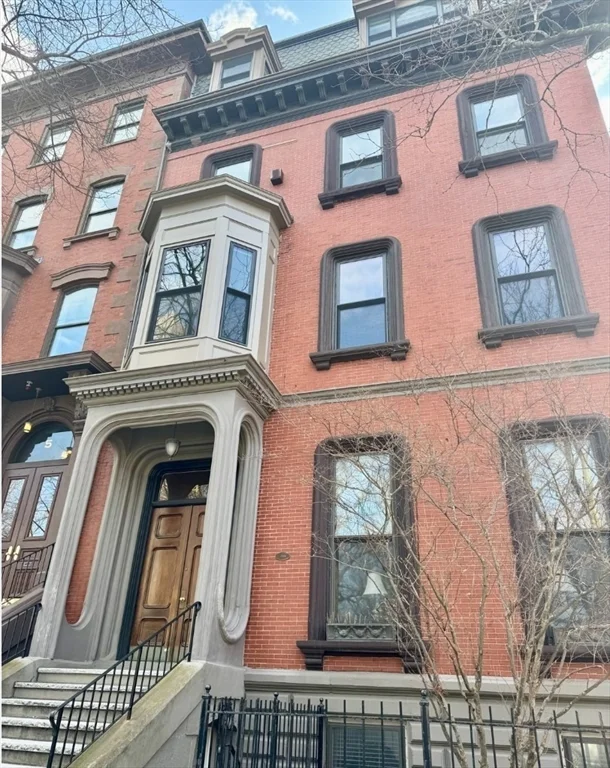 4 Monument Sq, Charlestown