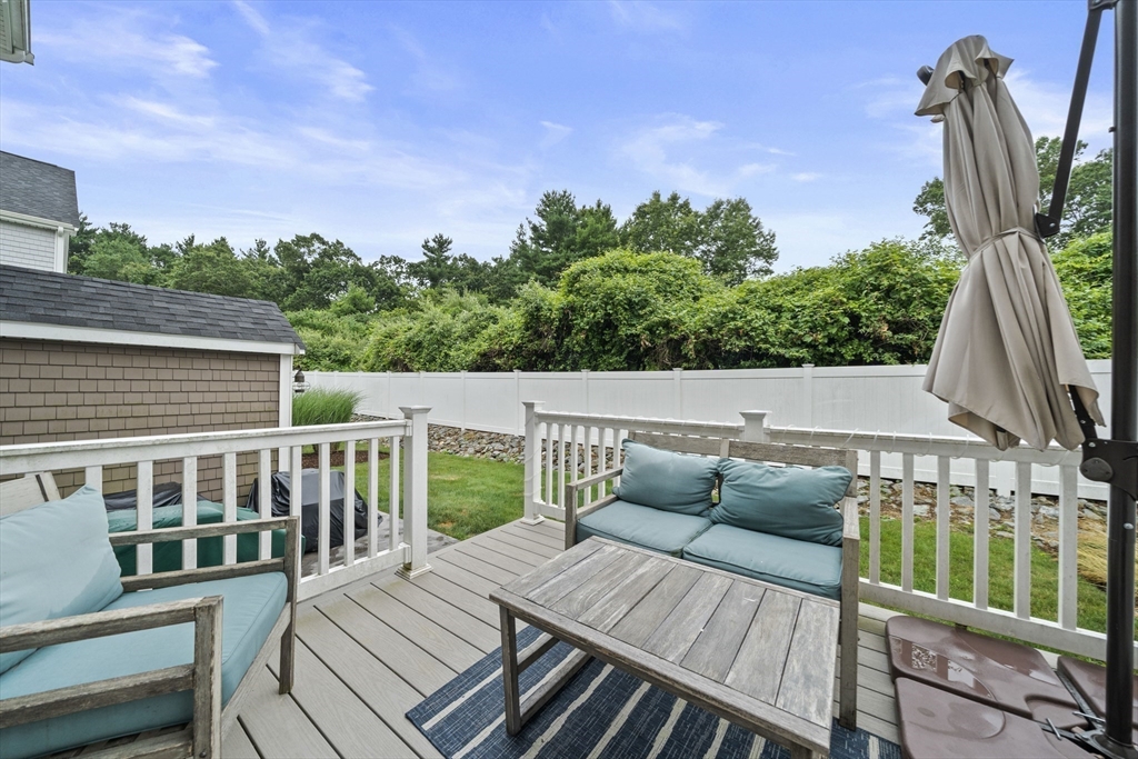 8 Old Field Way, Lakeville