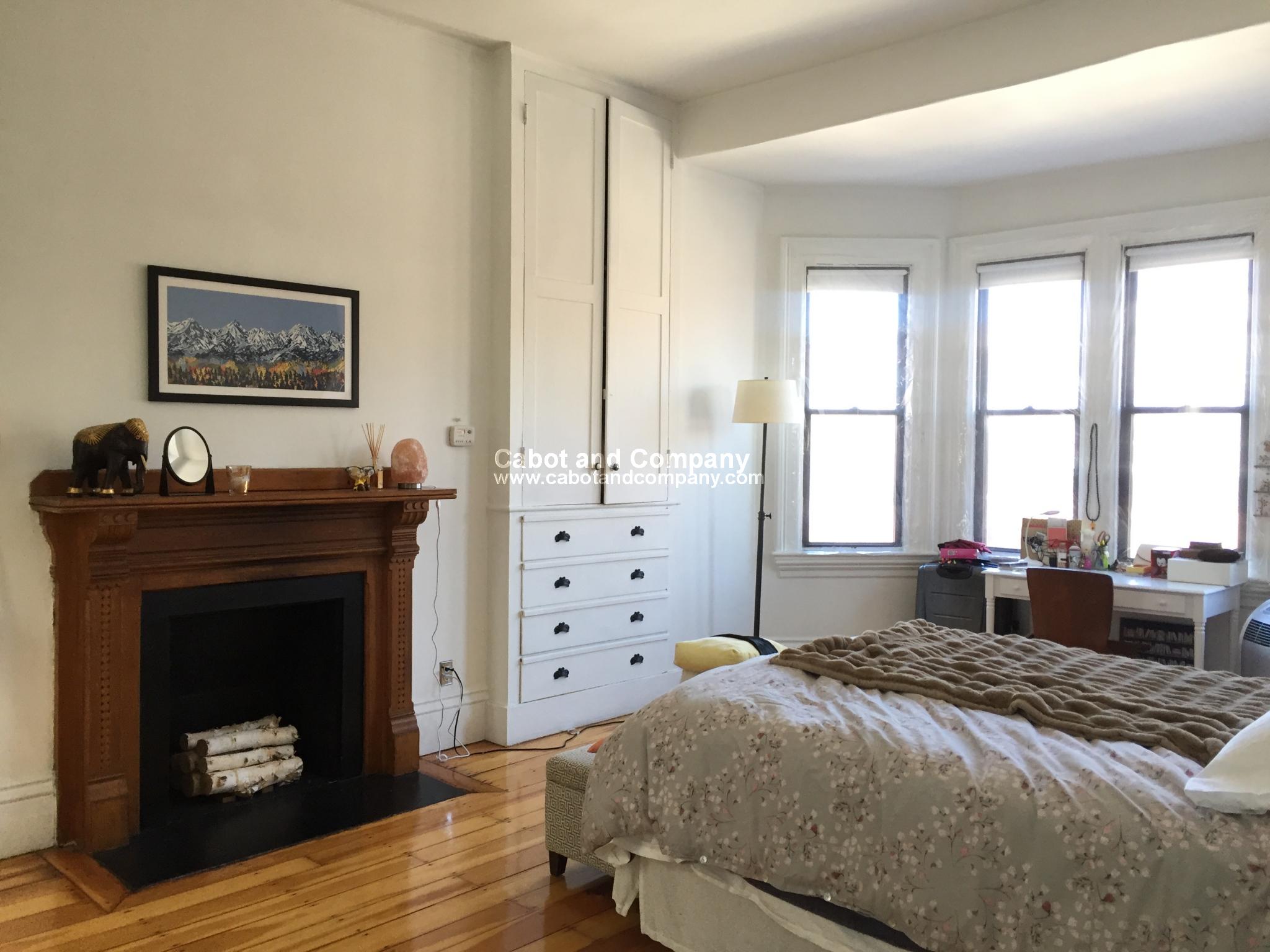 354 Marlborough St, Back Bay