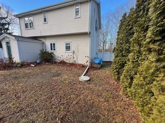 1657 Meridian, Fall River