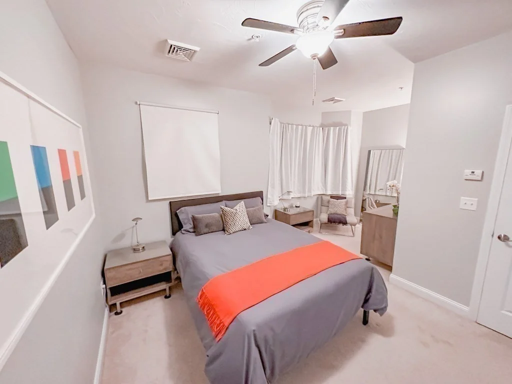 2 N Main St, Mansfield