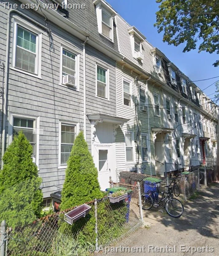 6 Evergreen Sq, Porter Square