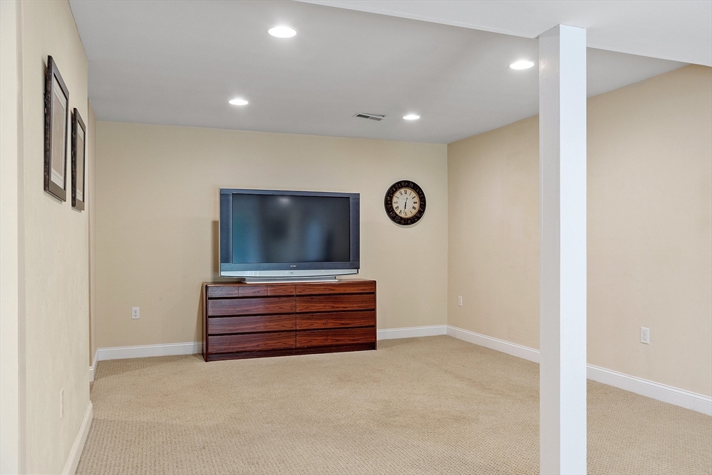 22 Periwinkle Way, North Andover