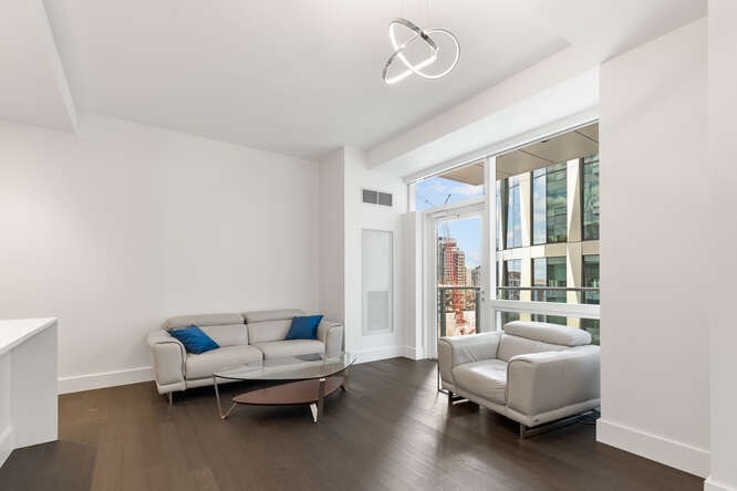 50 Liberty Dr, Seaport District