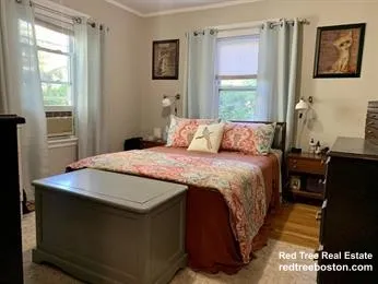 12 Saint Peter St, Jamaica Plain