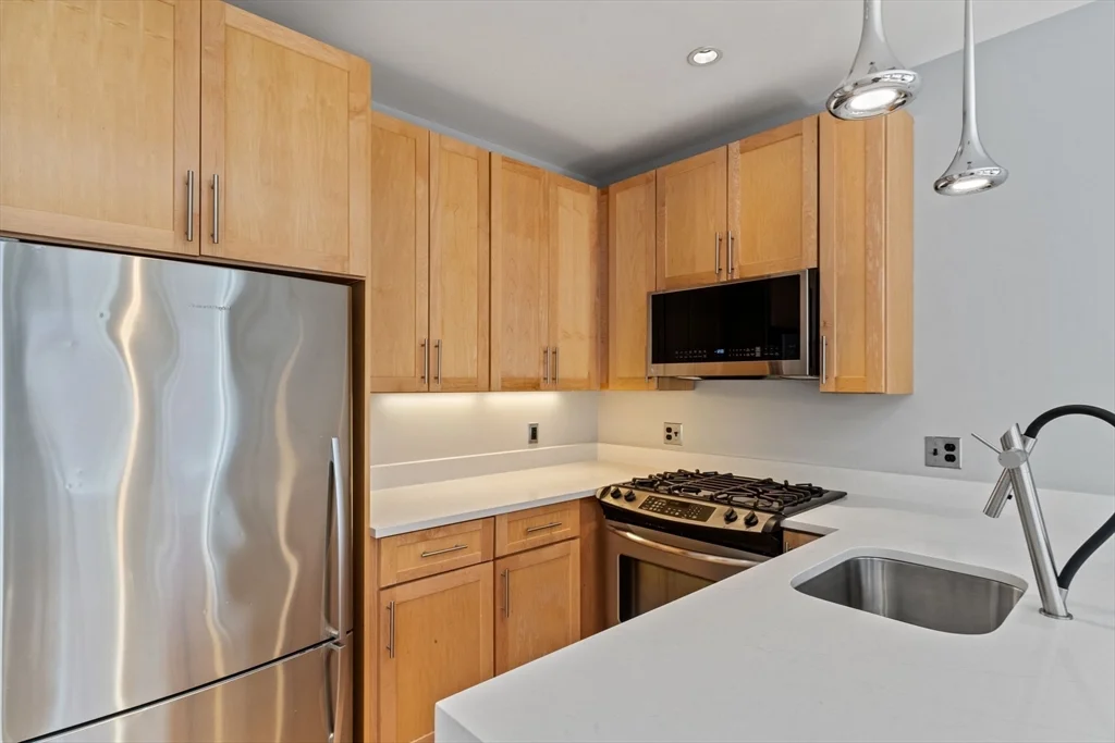 70 Lincoln, Leather District