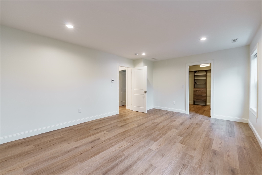 23 Moore St, Agawam