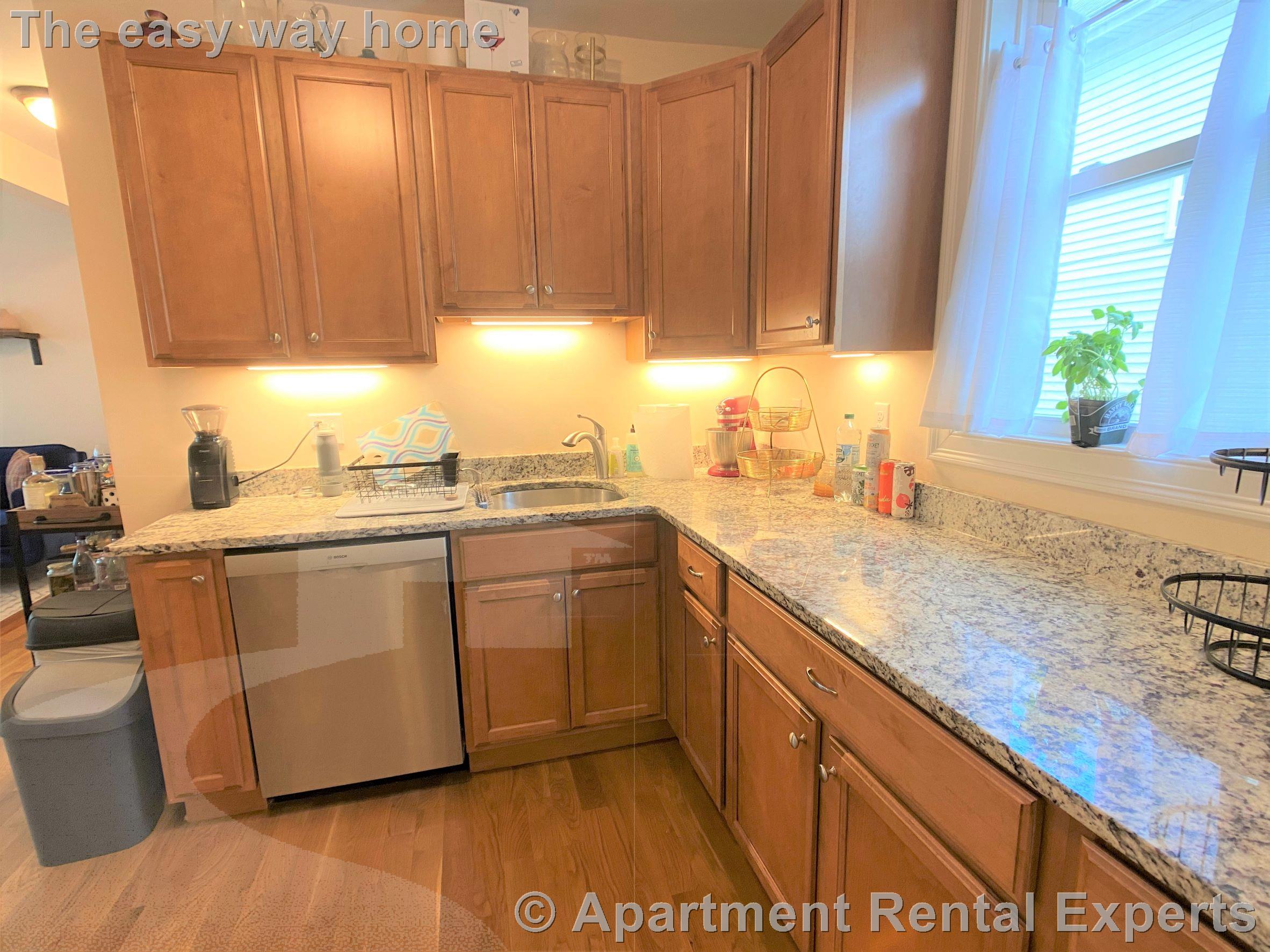 23 Willard Ave, Tufts