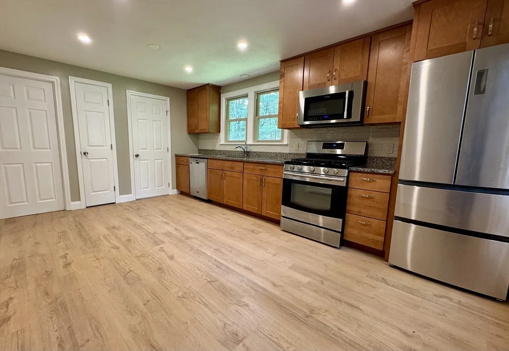 4 Link St, Foxboro