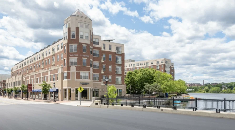 25 Crescent St, South Side